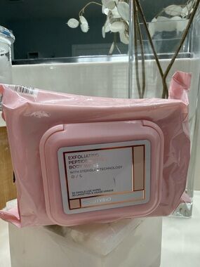 Exfoliating Peptide-Infused Body Wipes - Pink